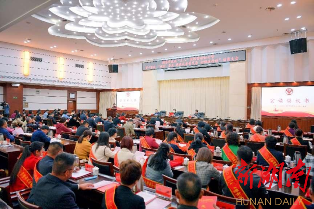 PA集团官网一教师获评湘潭市“最美妇联人”荣誉称号